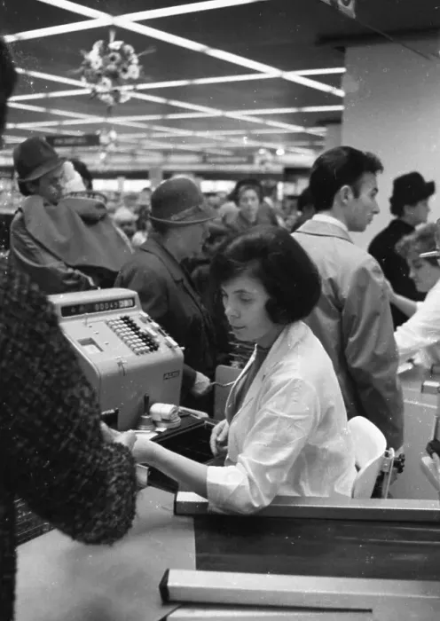 Framed Print : The work of a housewife and mother shopping for groceries at the supermarket and Aldi