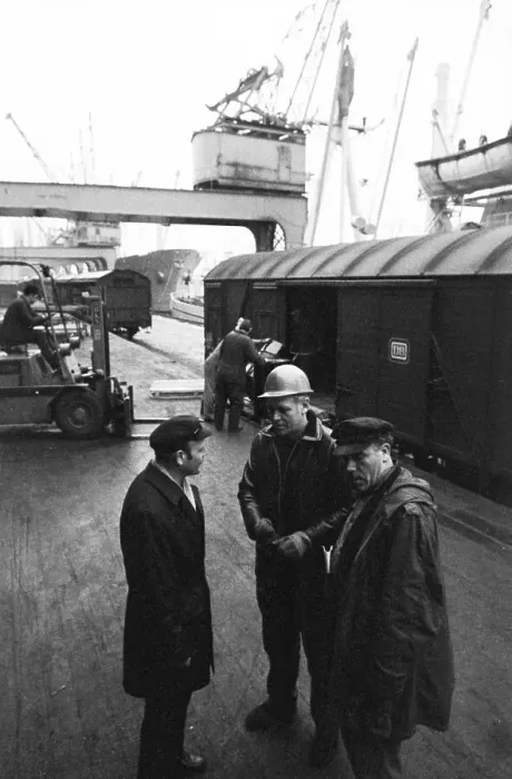 Framed Print : Work at the Port of Hamburg and Howaldtswerke Hamburg Framed Print : Work at the Port of Hamburg and Howaldtswerke Hamburg