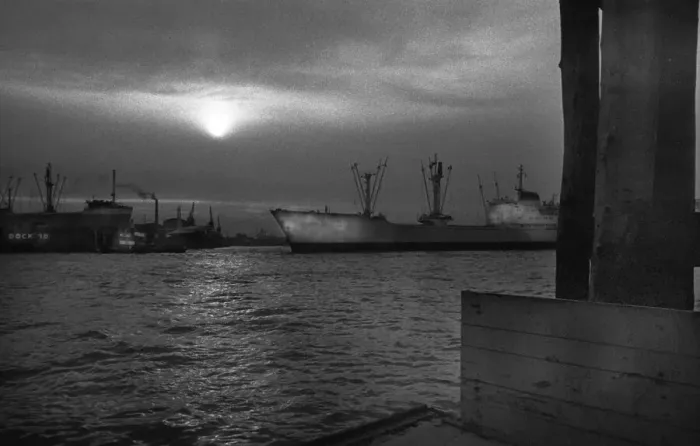 Framed Print : Work at the Port of Hamburg and Howaldtswerke Hamburg