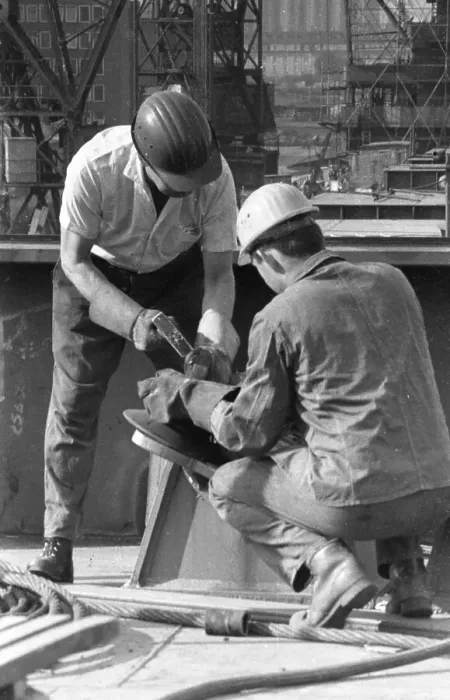 Framed Print : Work at the Port of Hamburg and Howaldtswerke Hamburg