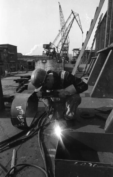 Framed Print : Work at the Port of Hamburg and Howaldtswerke Hamburg