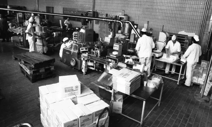 Framed Print : The work of the Westmilch dairy in the production of butter on 28