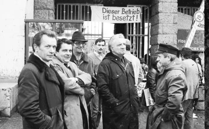 Framed Print : Workers at Vereinigte Deutsche Metallwerke AG (VDM) Framed Print : Workers at Vereinigte Deutsche Metallwerke AG (VDM)