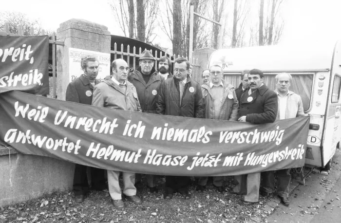 Framed Print : Workers and their works council reacted to the management's intention to stop work at Enka AG in Kassel in 1982 Framed Print : Workers and their works council reacted to the management's intention to stop work at Enka AG in Kassel in 1982