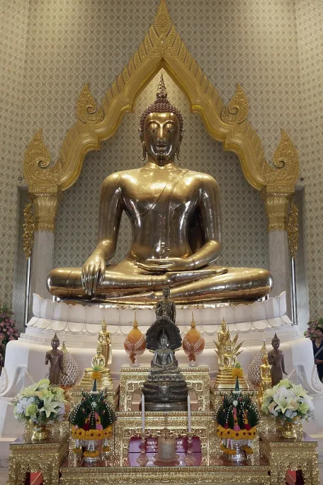 Framed Print : World's largest solid gold Buddha statue