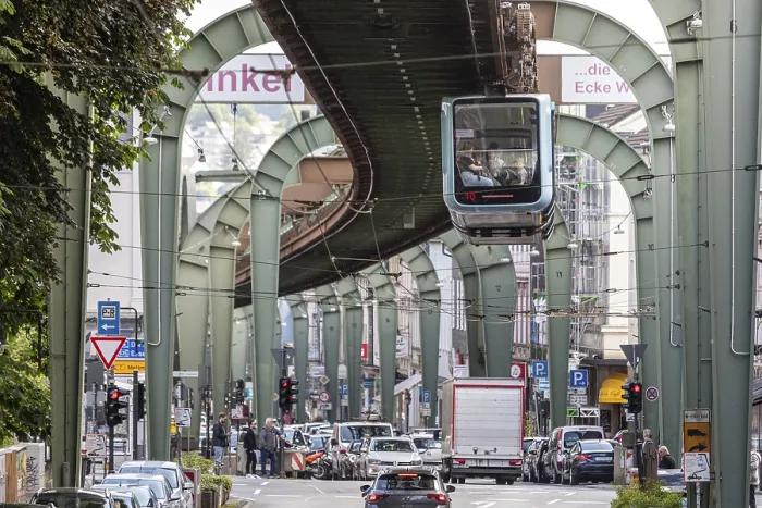 Framed Print : Wuppertal suspension railway in Vohwinkel - Wuppertal
