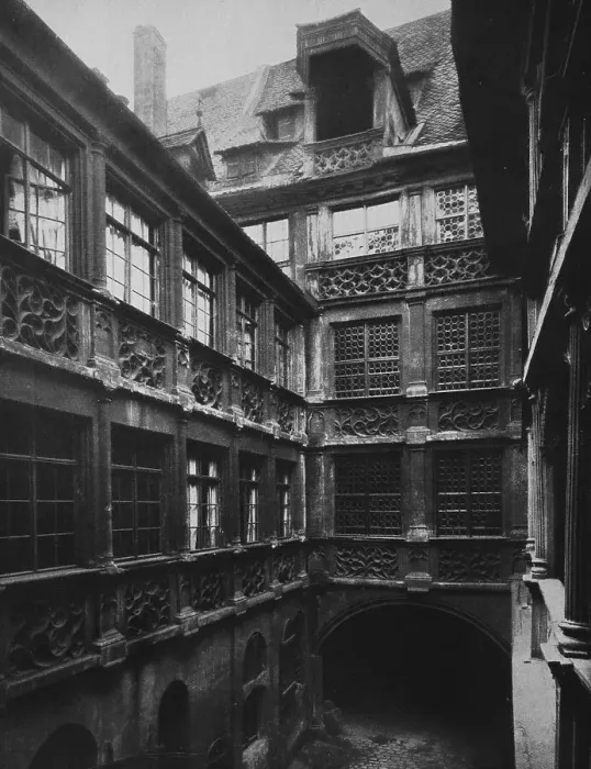 Framed Print : Yard of a town manor in Nuremberg Framed Print : Yard of a town manor in Nuremberg