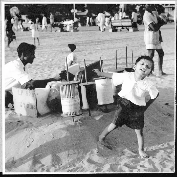 Framed Print : Young Customer, Chowpatty, Bombay, Mumbai, Maharashtra, India, Asia, 1952, Asia