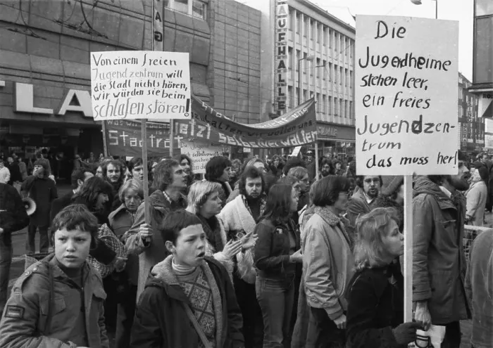 Framed Print : Young people demonstrated for a free youth centre in Hagen Framed Print : Young people demonstrated for a free youth centre in Hagen