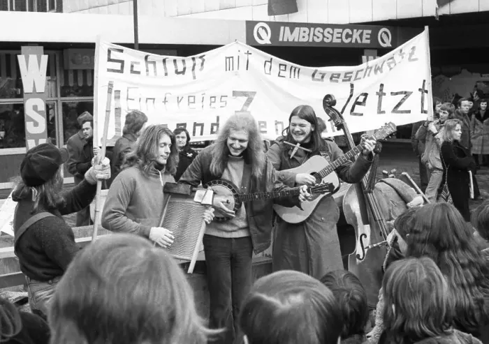 Framed Print : Young people demonstrated for a free youth centre in Hagen