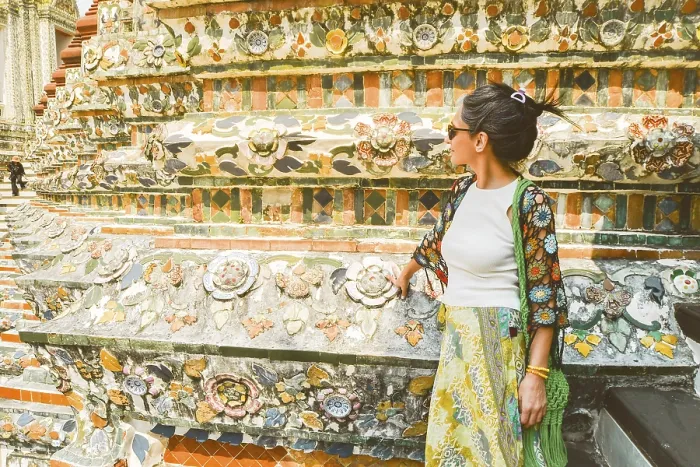 Framed Print : Young woman traveler blogger pose by beautiful famous buddhist temple Wat Arun - famous travel destination in Bangkok Framed Print : Young woman traveler blogger pose by beautiful famous buddhist temple Wat Arun - famous travel destination in Bangkok