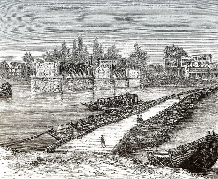 Framed Print : Zerstoerte Bruecke, mit Pontonbruecke daneben