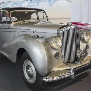 1948 Bentley MK VI, British 4-door standard steel sports saloon classic car at Autoworld 1948 Bentley MK VI, British 4-door standard steel sports saloon classic car at Autoworld