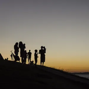 Adults and children at sunset, Farrol da Barra Adults and children at sunset, Farrol da Barra