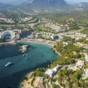Fotografía aérea, vista de la bahía de Camp de Mar.