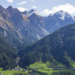 Alm with forest, mountains and Pinnistal