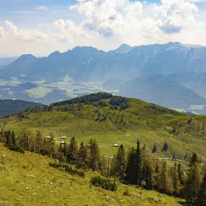 Alpbichlalm with views of the Lammertal and Tennengebirge mountains