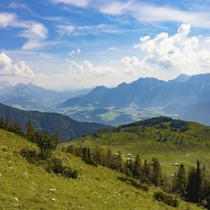 Alpbichlalm with views of the Lammertal and Tennengebirge mountains