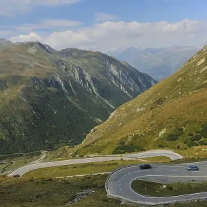 Alte Tremolastrasse zum St. Gotthardpass im Herbst Alte Tremolastrasse zum St. Gotthardpass im Herbst