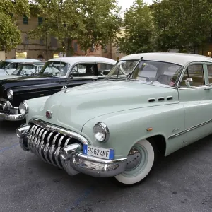 American classic cars parking, Piazza Simoncelli
