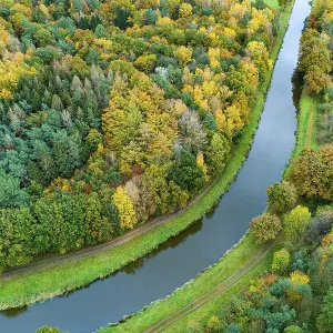 Autumn-colored trees on the Hunte