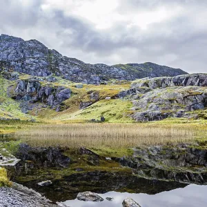 Autumn colors over Mountains and Llyn Cwmorthin Lake