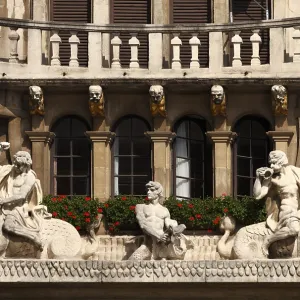 Baroque guild house of river boatmen (Le Cornett) Baroque guild house of river boatmen (Le Cornett)