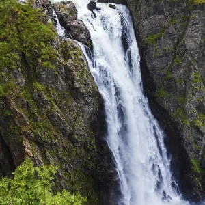 Cascada en las montañas de Hordaland, Noruega. Cascada en las montañas de Hordaland, Noruega.