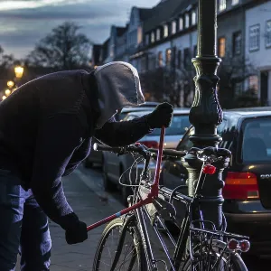 Bicycle theft, thief with bolt cutters