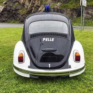 Black and white police patrol car Pelle