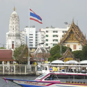 Boat on the Mae Nam Chao Phraya River Boat on the Mae Nam Chao Phraya River