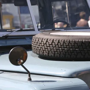 Bonnet with spare wheel Bonnet with spare wheel