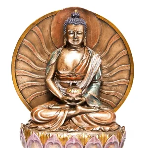 Bronzestatue eines Buddha auf einem Lotus mit strahlendem Hintergrund. Bronzestatue eines Buddha auf einem Lotus mit strahlendem Hintergrund.