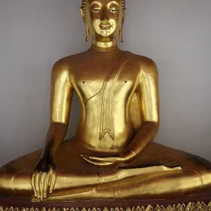 Buddha images in the cloister of Wat Pho Buddha images in the cloister of Wat Pho