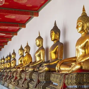 Buddha images at Phra Rabiang cloister