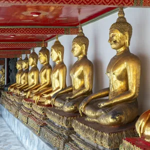Buddha images at Phra Rabiang cloister Buddha images at Phra Rabiang cloister