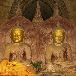 Buddha statue in the Dhamma-yan-gyi temple