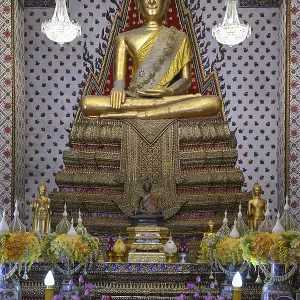 Buddha statue in Wat Arun, Temple of Dawn Buddha statue in Wat Arun, Temple of Dawn