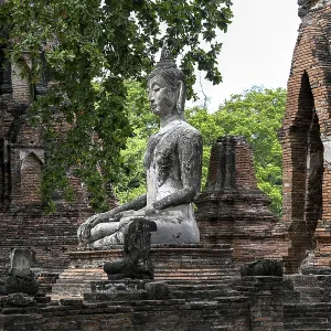 Buddha statue in Wat Mahathat Ayutthaya