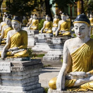 Buddhas lining up, Aung Zay Yan Aung Pagoda Buddhas lining up, Aung Zay Yan Aung Pagoda