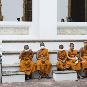 Buddhist monks, Wat Pho, Bangkok, Thailand, Asia