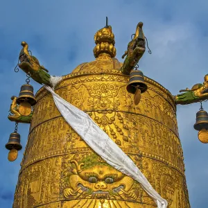 Buddhist symbols on the roof of the Jokhang temple