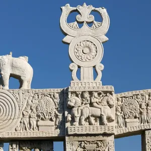 Buddhist symbols, Shrivatsa in Triratana over the chakra wheel on Torana