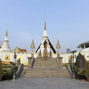Buddhist temple in the form of a Chinese junk, Wihan of Wat Yannawa, business district Sathon, Bangkok, Thailand, Asia