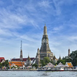 Buddhist temple (wat) Wat Arun on Chao Phraya River
