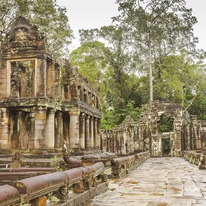 Building with cylindrical columns in Preah Khan Temple