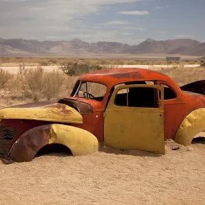Car wreck in the desert, Solitaire