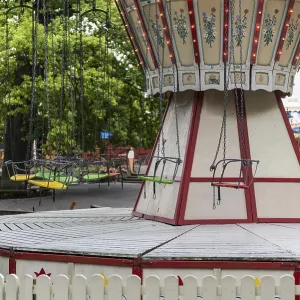 Empty carousel, crisis, bankruptcy Empty carousel, crisis, bankruptcy