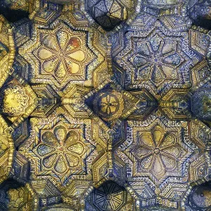 Ceiling in the nave in Arabic carving