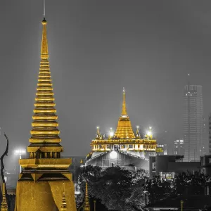 The chedi from Wat Tri Thotsathep Worawihan